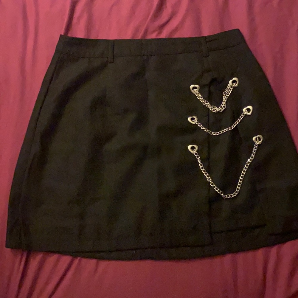 NWOT black skirt with triple chain